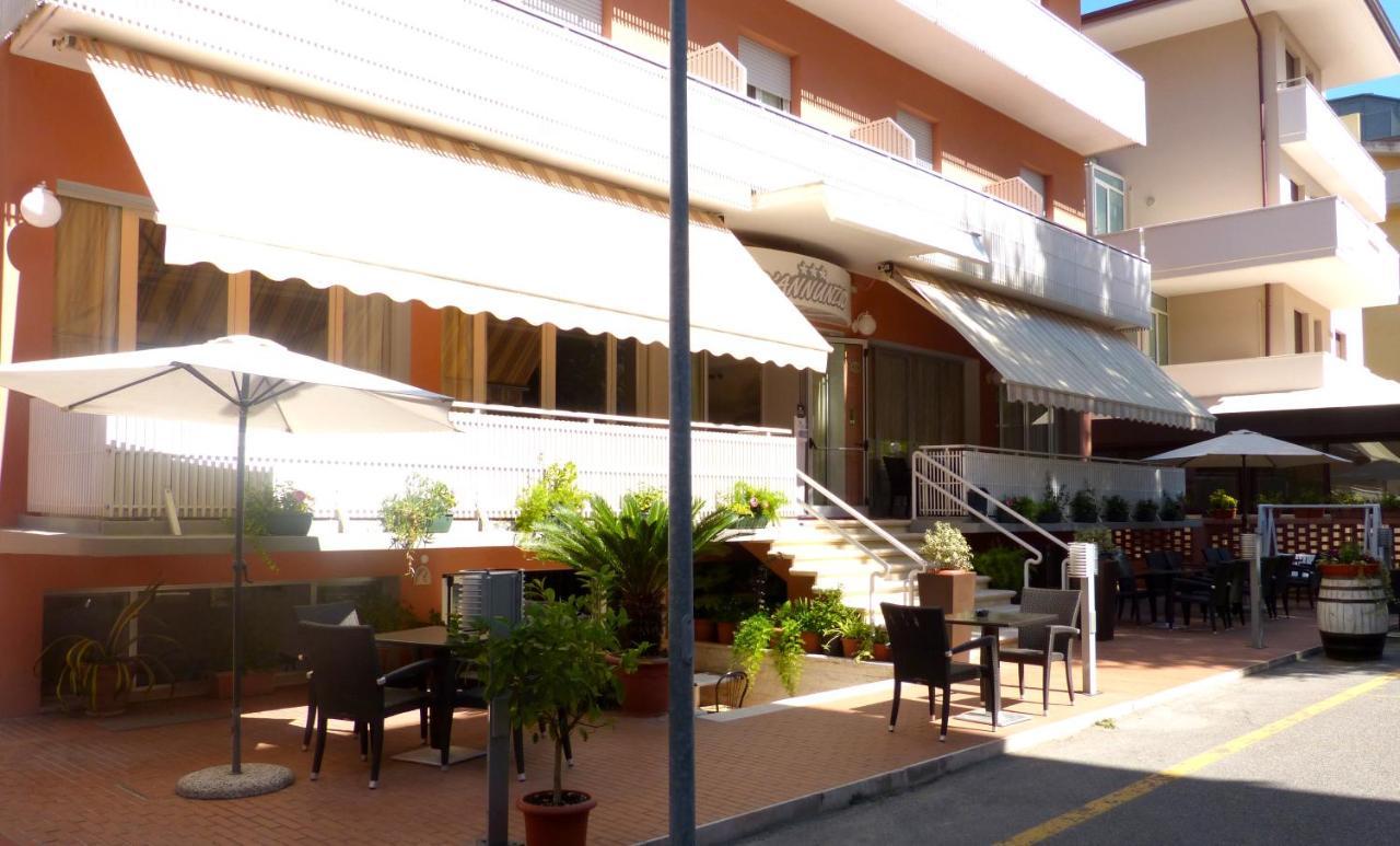 Hotel D'Annunzio Cattolica Exterior photo